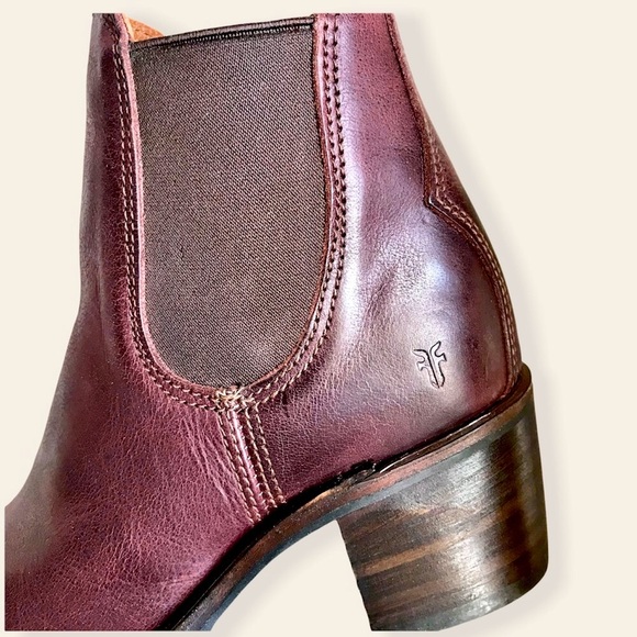 Frye Sabrina Chelsea Burgundy Genuine Leather Vintage-Retro Moto Ankle Booties - Picture 11 of 16
